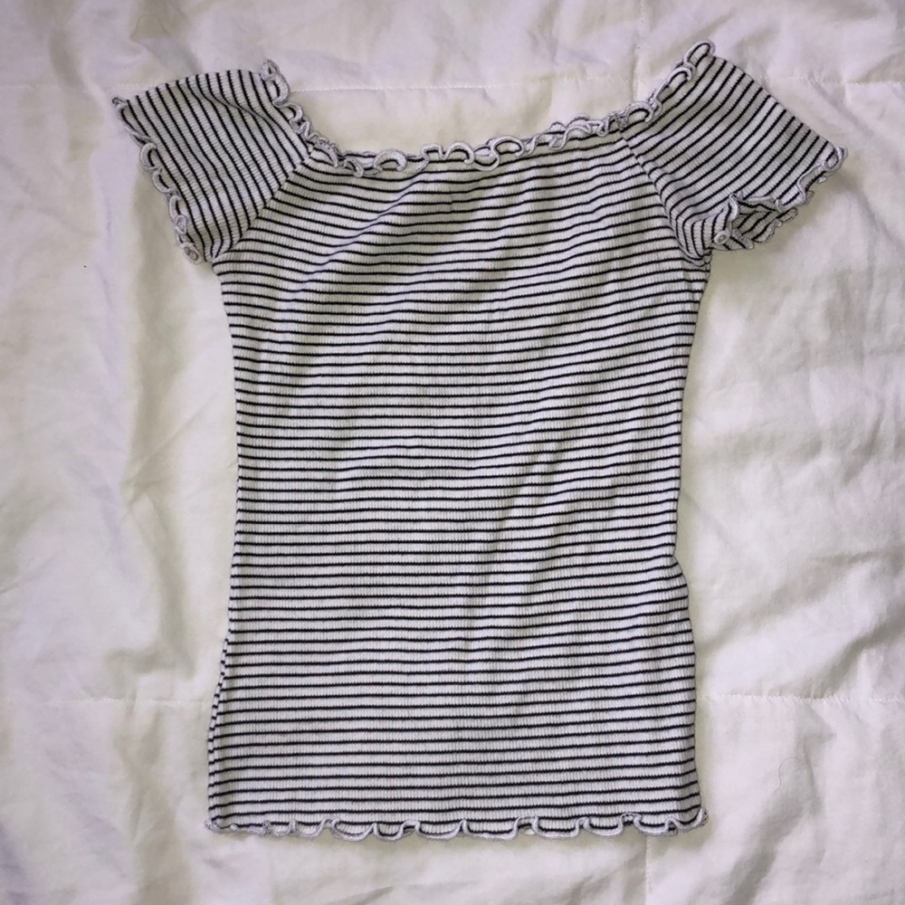 Off the shoulder short sleeve